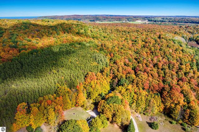 2488 W Trumbull Road, Maple City, MI 49664