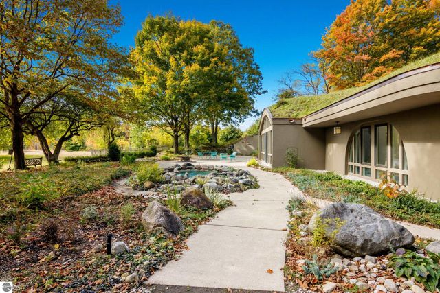 2488 W Trumbull Road, Maple City, MI 49664