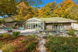 2488 W Trumbull Road, Maple City, MI 49664