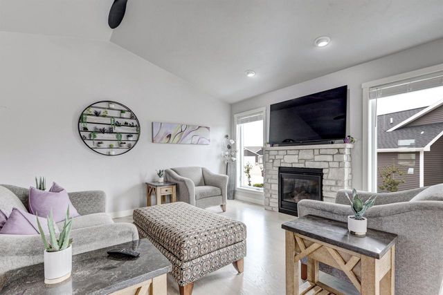 2701 W FALLEN OAK DRIVE, Appleton, WI 54913