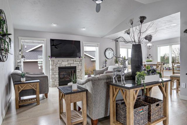 2701 W FALLEN OAK DRIVE, Appleton, WI 54913