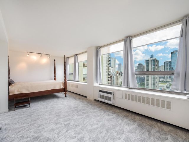 1360 N Sandburg Terrace 1809, Chicago, IL 60610
