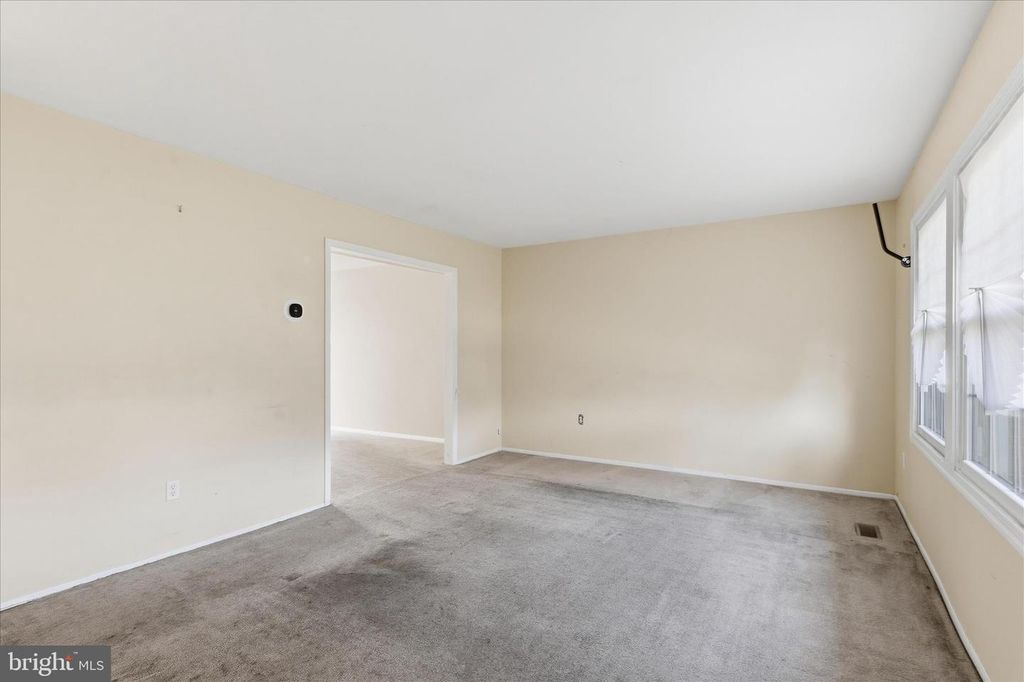 Image 3 of property listing at 12774 MIDWOOD LN, Bowie, MD 20715