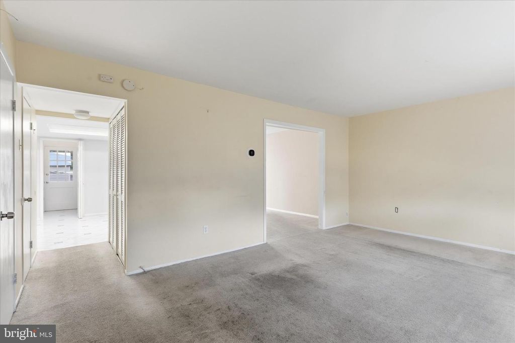 Image 4 of property listing at 12774 MIDWOOD LN, Bowie, MD 20715