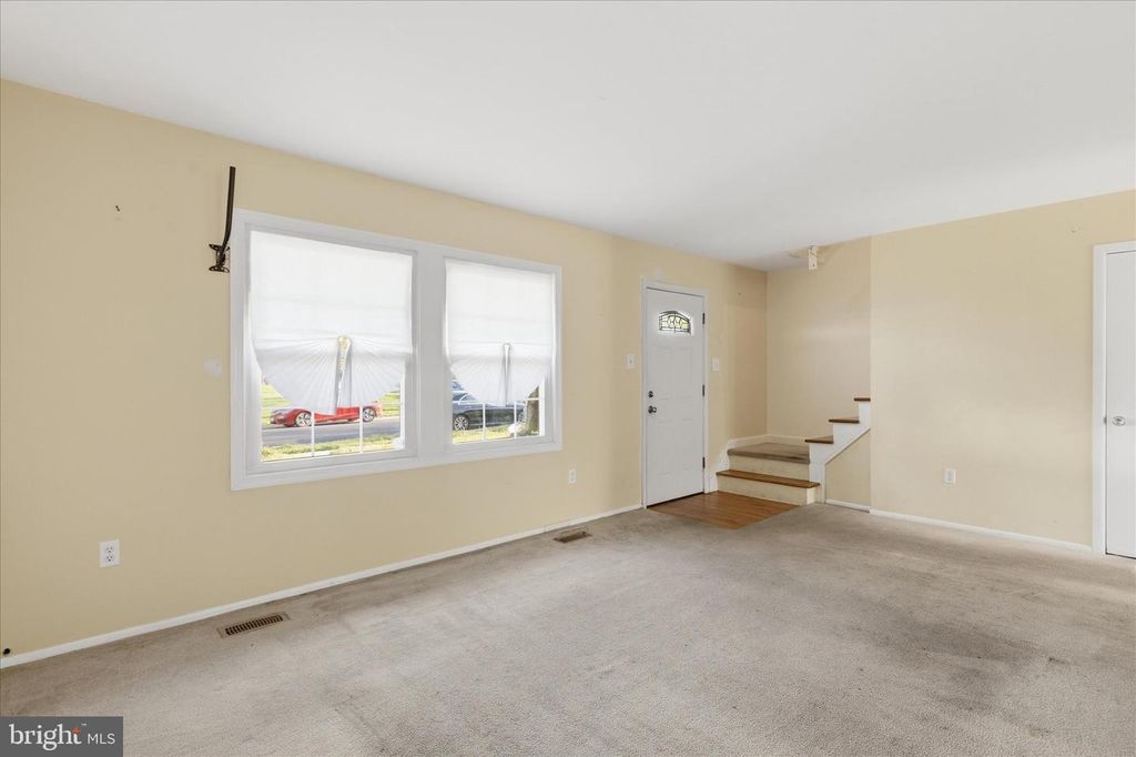 Image 6 of property listing at 12774 MIDWOOD LN, Bowie, MD 20715