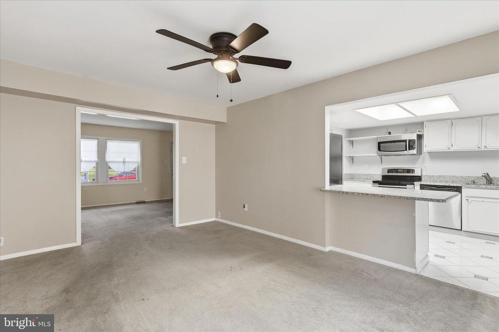 Image 8 of property listing at 12774 MIDWOOD LN, Bowie, MD 20715