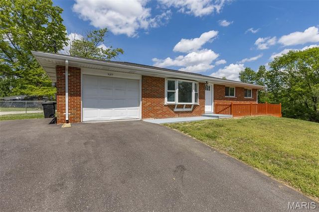 5211 Hunning Road, High Ridge, MO 63049