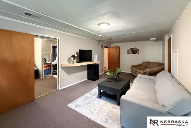 4605 N 55th Street, Omaha, NE 68104