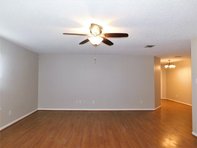 1404 Wenatchee Drive, Krum, TX 76249