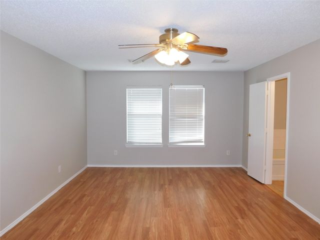 1404 Wenatchee Drive, Krum, TX 76249