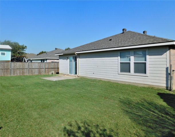 1404 Wenatchee Drive, Krum, TX 76249