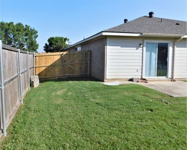 1404 Wenatchee Drive, Krum, TX 76249