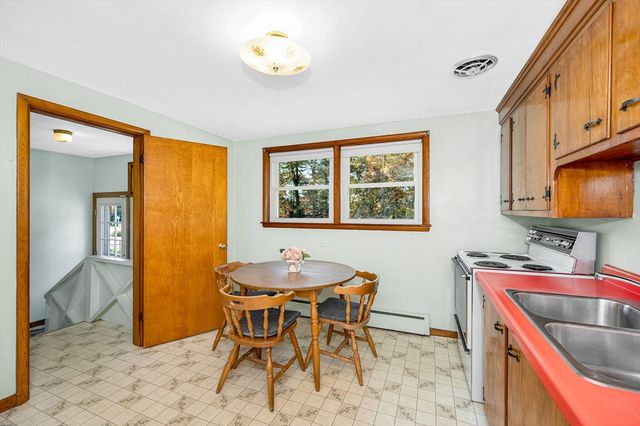 1370 Varnum Ave, Lowell, MA 01854