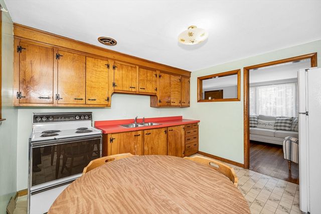 1370 Varnum Ave, Lowell, MA 01854