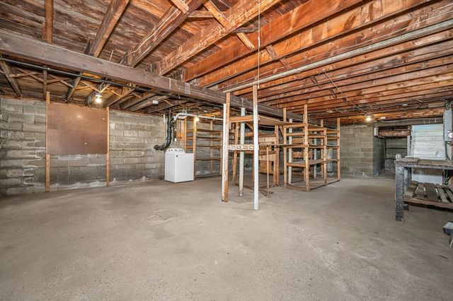 1370 Varnum Ave, Lowell, MA 01854