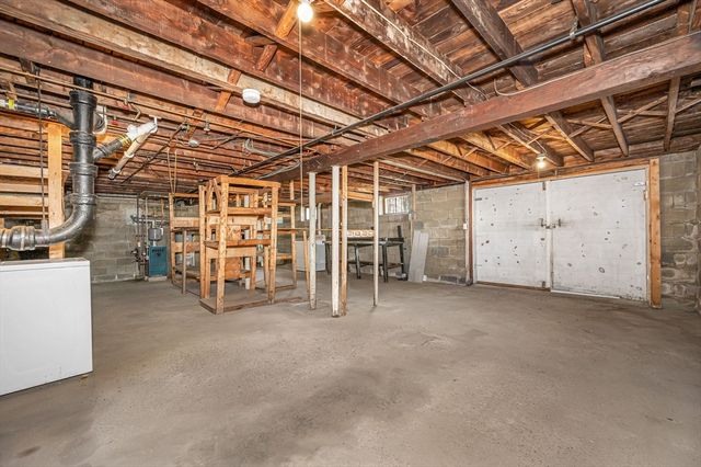 1370 Varnum Ave, Lowell, MA 01854