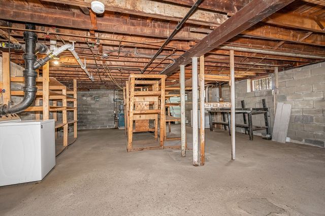 1370 Varnum Ave, Lowell, MA 01854