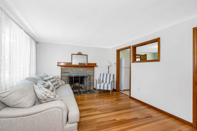 1370 Varnum Ave, Lowell, MA 01854