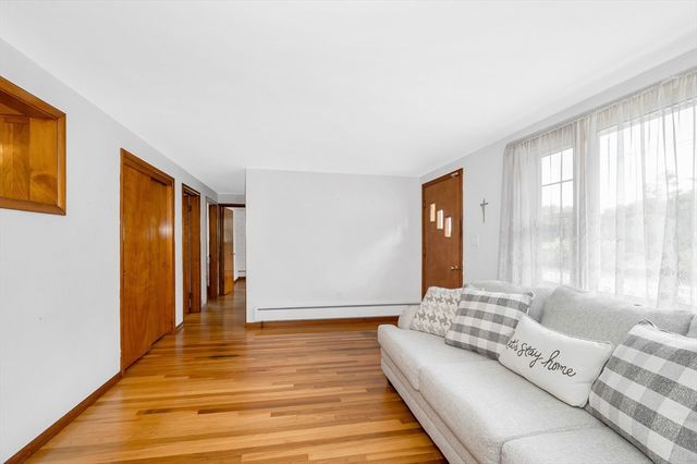 1370 Varnum Ave, Lowell, MA 01854