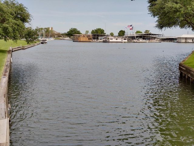 12100 Melville Drive 302C, Montgomery, TX 77356