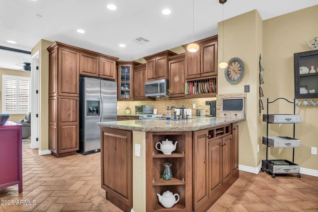 2458 E ROMA Avenue, Phoenix, AZ 85016