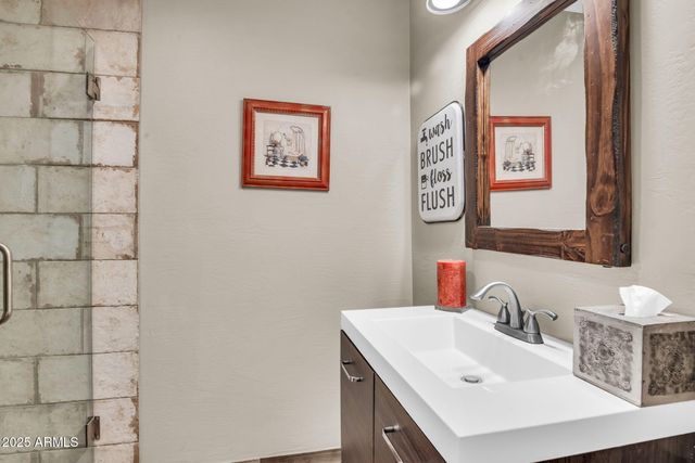 2458 E ROMA Avenue, Phoenix, AZ 85016