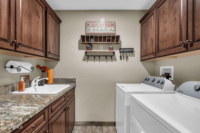 2458 E ROMA Avenue, Phoenix, AZ 85016