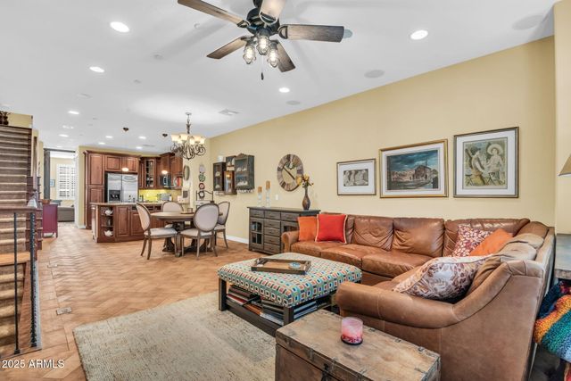 2458 E ROMA Avenue, Phoenix, AZ 85016
