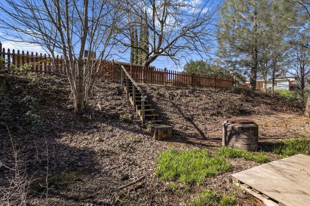 1180 Jaxon Way, Redding, CA 96003