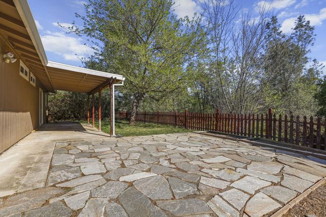 1180 Jaxon Way, Redding, CA 96003