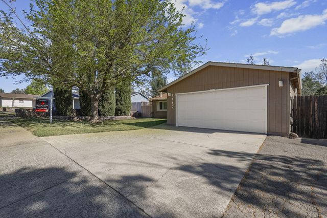 1180 Jaxon Way, Redding, CA 96003