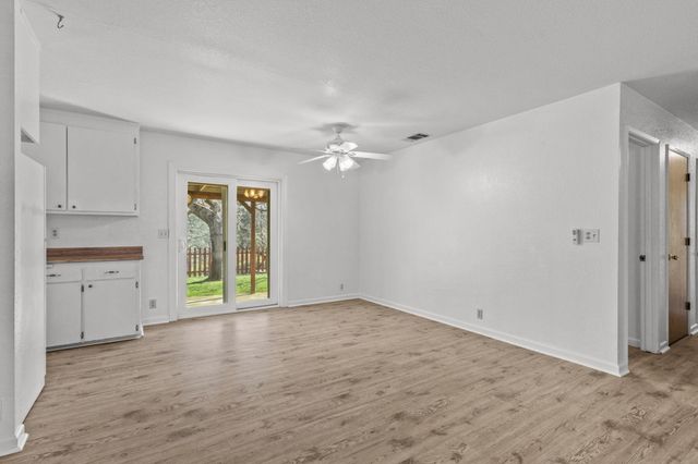 1180 Jaxon Way, Redding, CA 96003