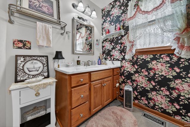 3277 ALMQUIST Lane, Kokomo, IN 46902
