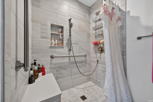 3277 ALMQUIST Lane, Kokomo, IN 46902