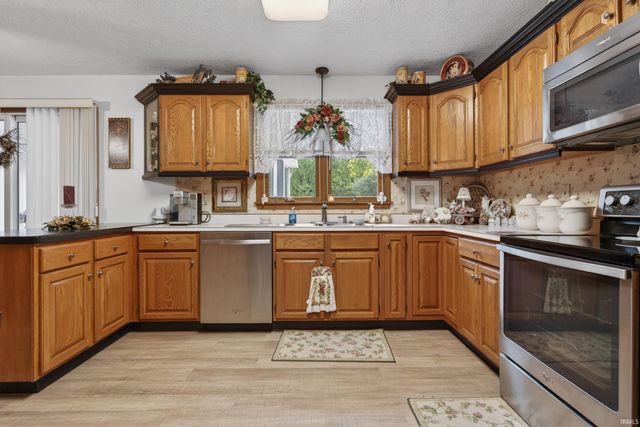 3277 ALMQUIST Lane, Kokomo, IN 46902