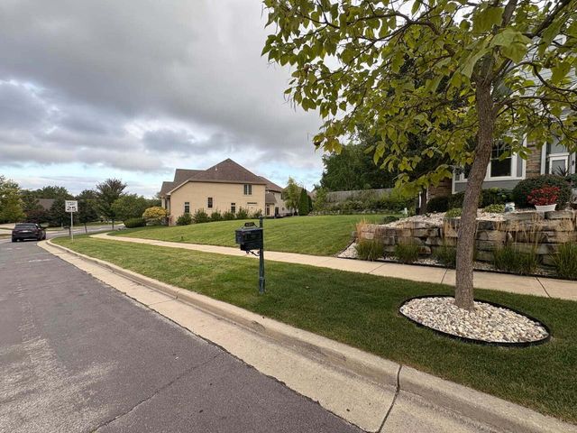 4225 W WILLOW WAY, Milwaukee, WI 53221