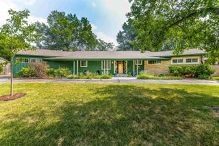 242 S Courtleigh Dr, Wichita, KS 67218