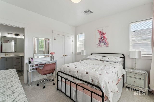 5379 S Mesa Trail Pl, Meridian, ID 83642