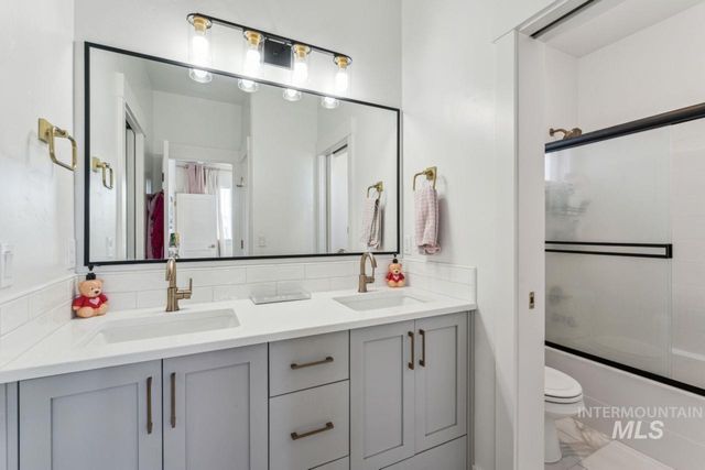 5379 S Mesa Trail Pl, Meridian, ID 83642