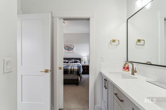 5379 S Mesa Trail Pl, Meridian, ID 83642