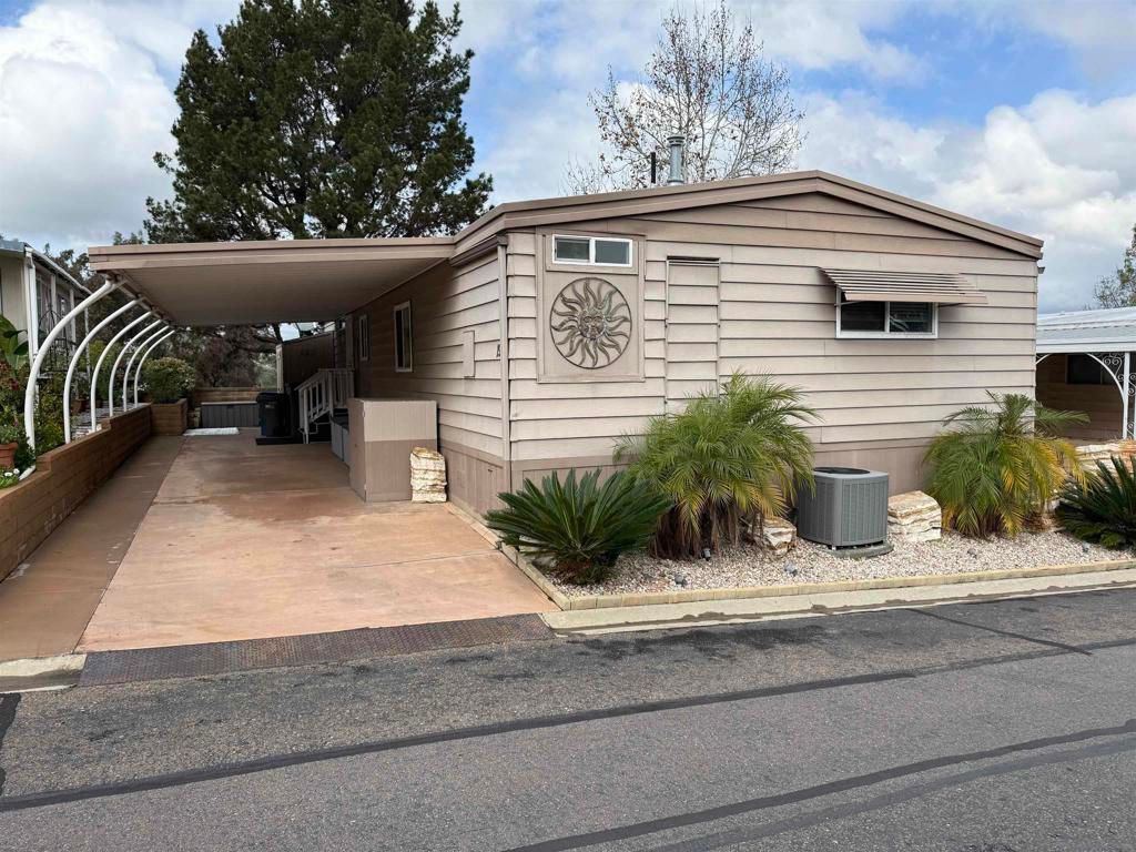 7467 Mission Gorge Rd SPC 19, Santee, CA 92071