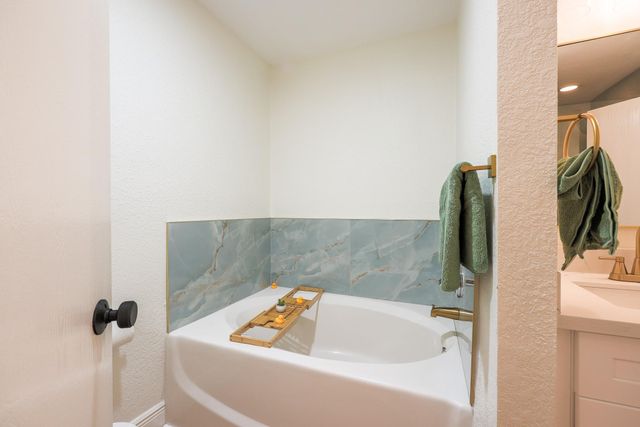 5226 Chasewood Drive, Bacliff, TX 77518