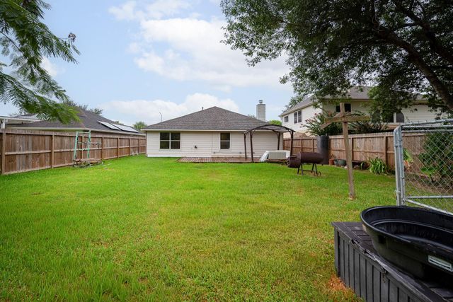 5226 Chasewood Drive, Bacliff, TX 77518