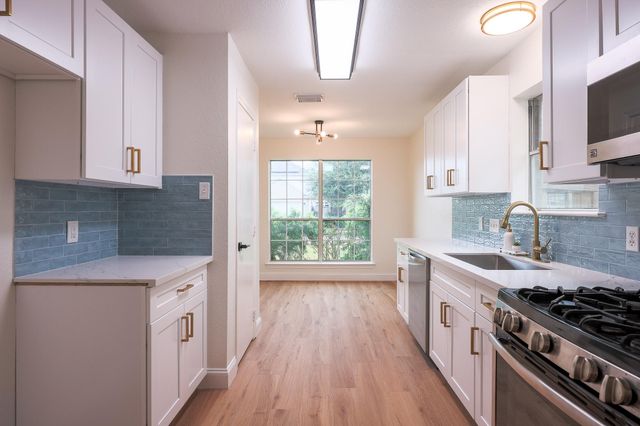 5226 Chasewood Drive, Bacliff, TX 77518
