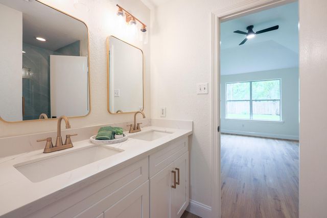 5226 Chasewood Drive, Bacliff, TX 77518