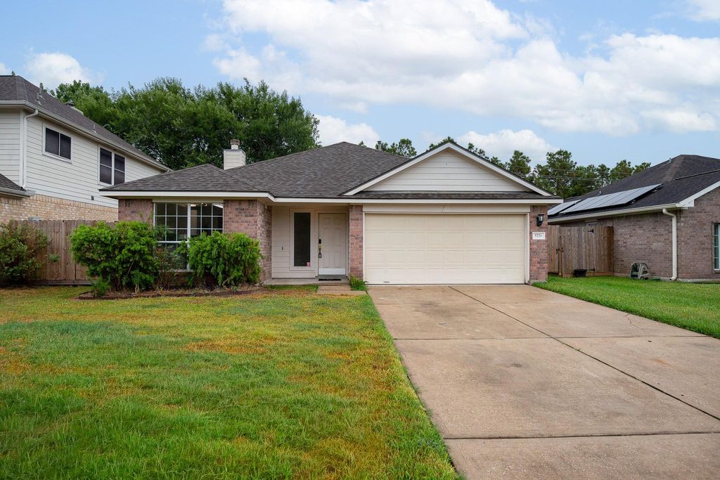 5226 Chasewood Drive, Bacliff, TX 77518