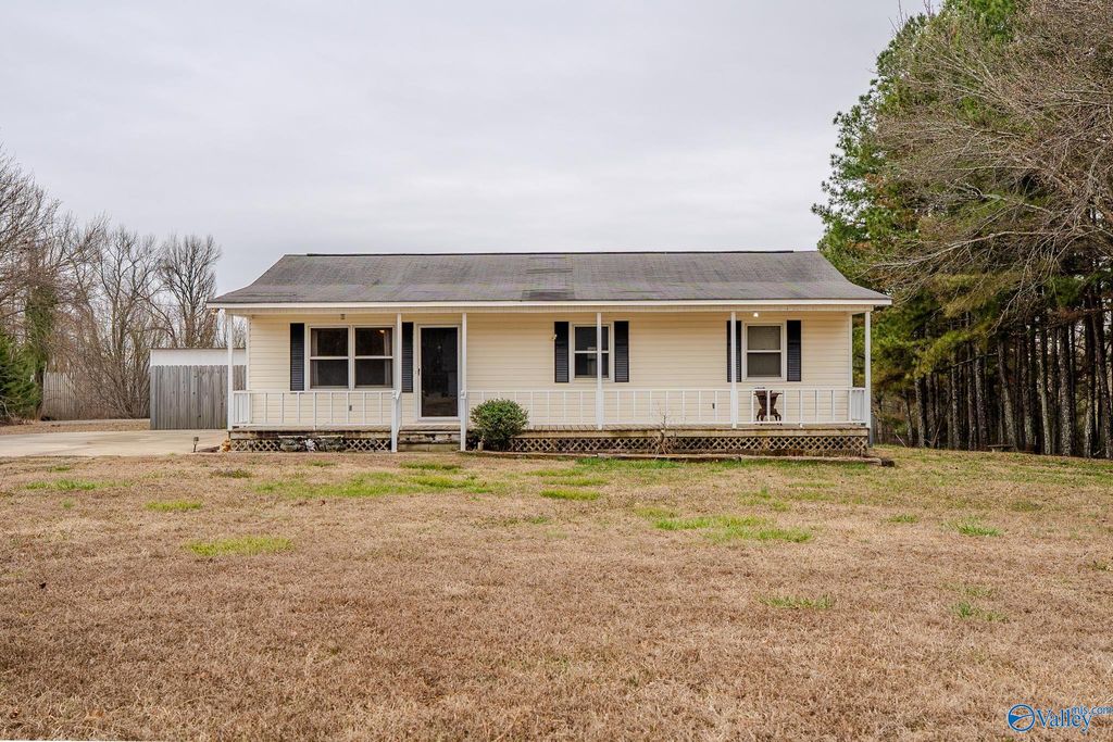 218 County Road 364, Trinity, AL 35673