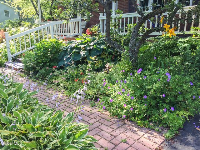 16 Conver Drive, Saratoga Springs, NY 12866
