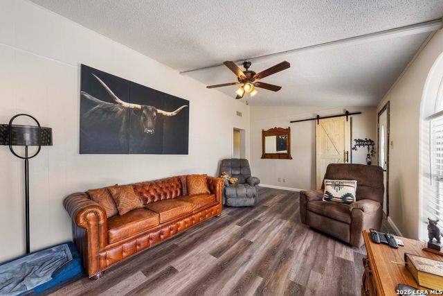 731 Mountain View Pl, Pipe Creek, TX 78063