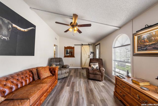 731 Mountain View Pl, Pipe Creek, TX 78063